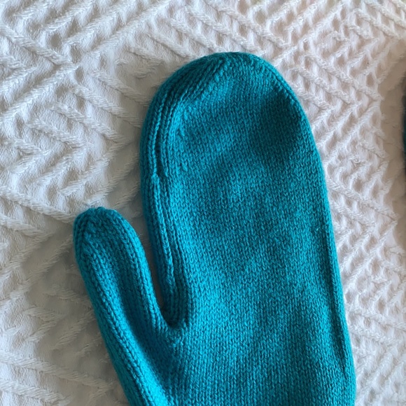 Never Used: Kate Spade “Over Here” Women’s Mittens - Picture 5 of 11